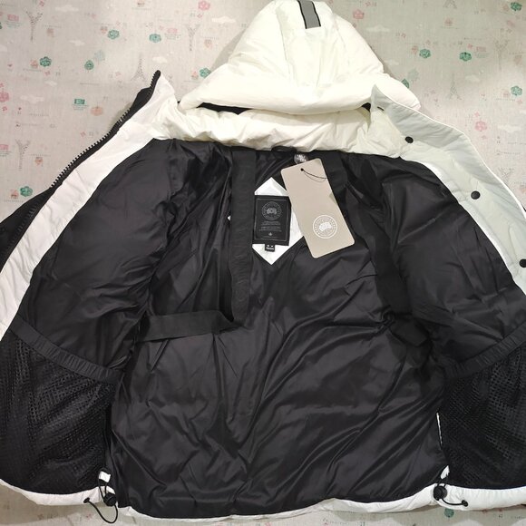 Canada Goose White Hooded Down Jacket - Picture 3 of 14